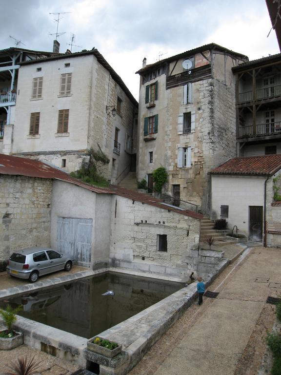 Faubourg St Jean Apartamento Aubeterre-sur-Dronne Exterior foto